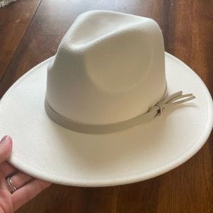 Women’s fedora hat in ivory